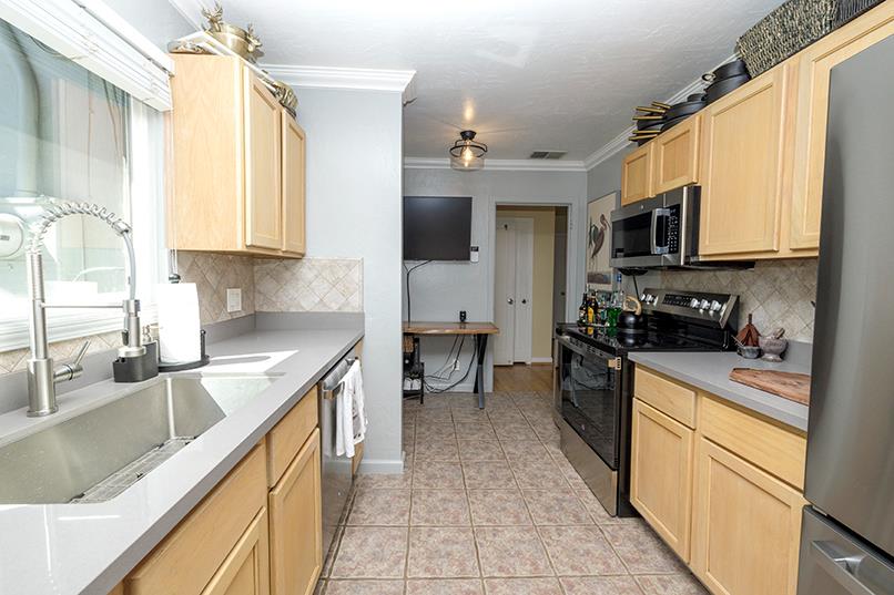 1424 Roseburg Ave, Modesto, CA 95350