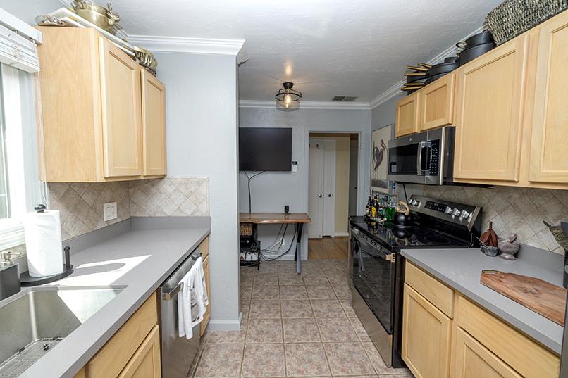 1424 Roseburg Ave, Modesto, CA 95350