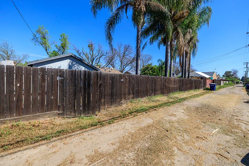 1424 Roseburg Ave, Modesto, CA 95350