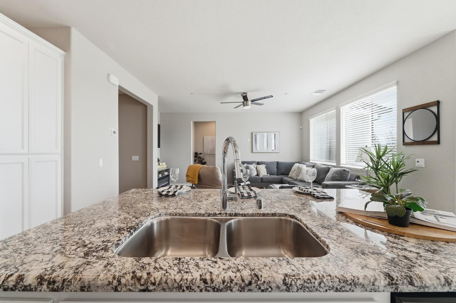 656 Chestnut St, Oakdale, CA 95361