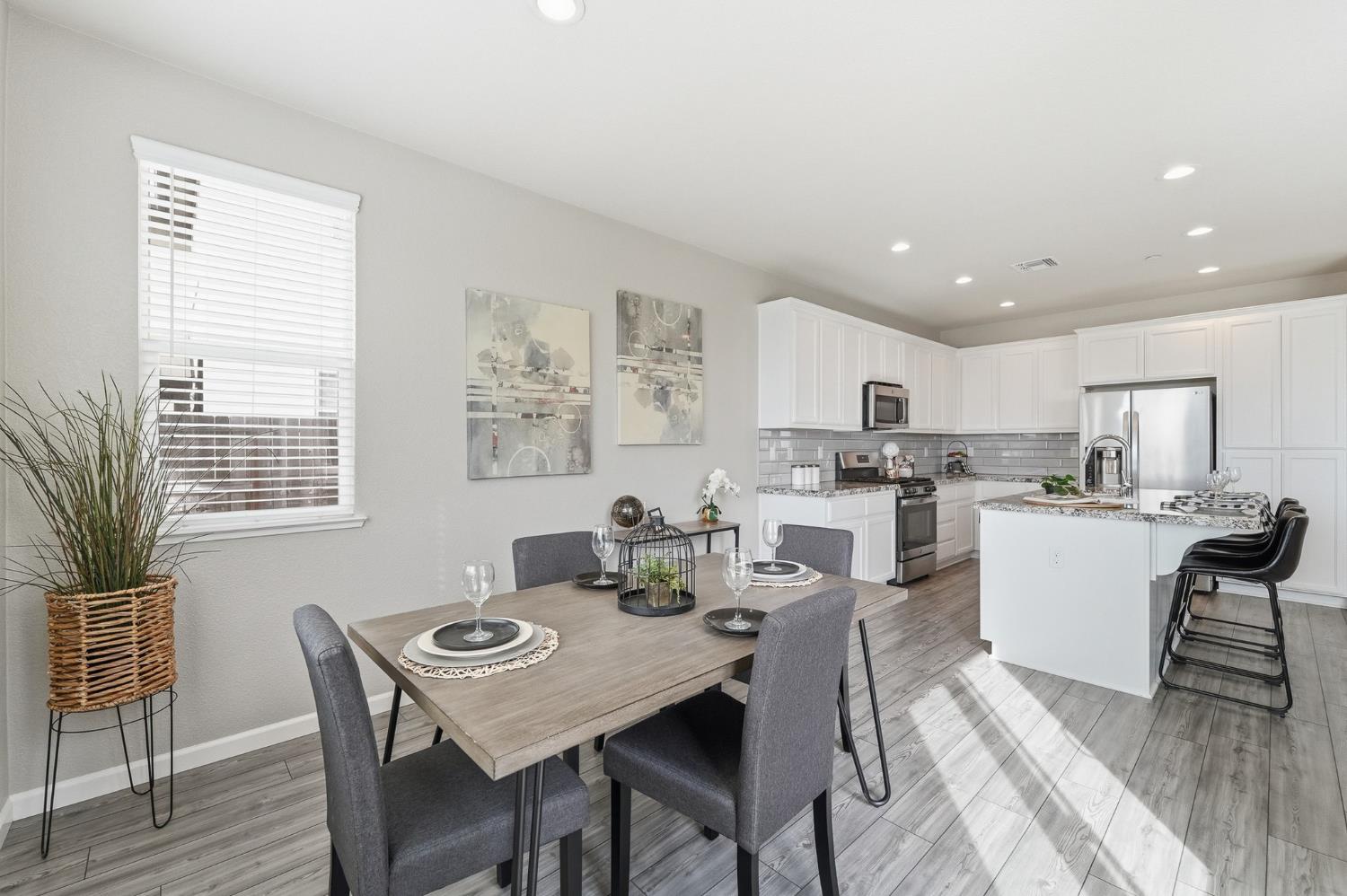 656 Chestnut St, Oakdale, CA 95361