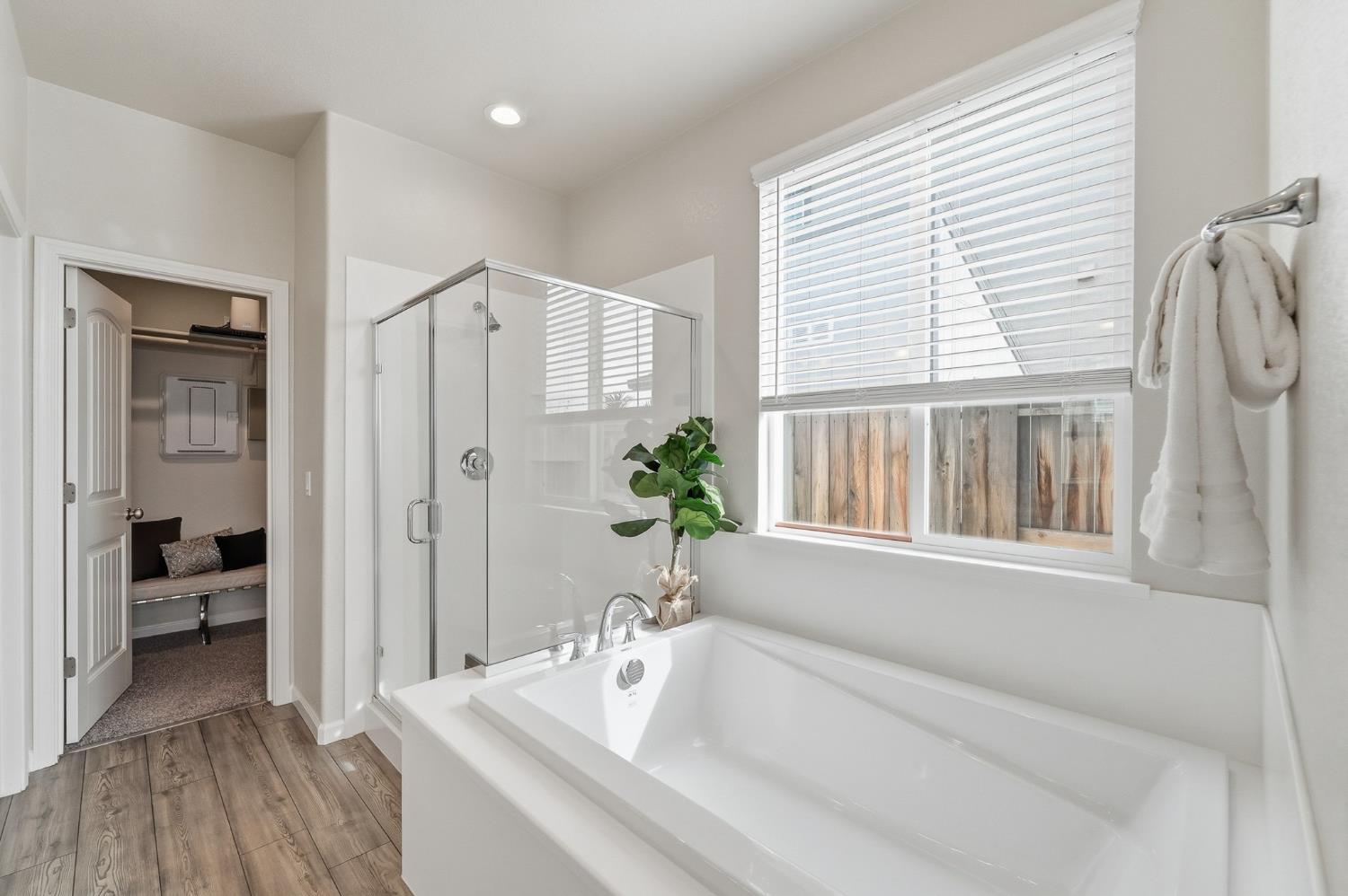 656 Chestnut St, Oakdale, CA 95361