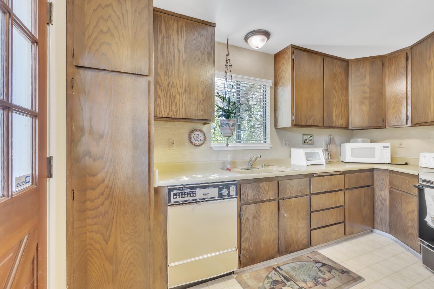 65 Poker Flat Rd, Copperopolis, CA 95228