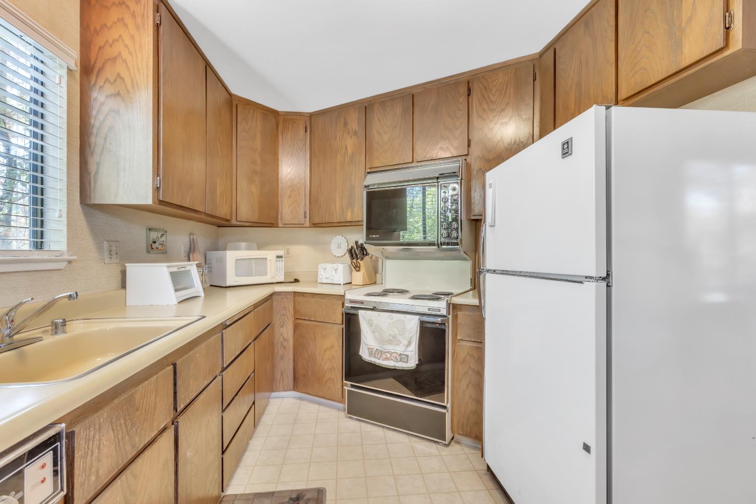 65 Poker Flat Rd, Copperopolis, CA 95228