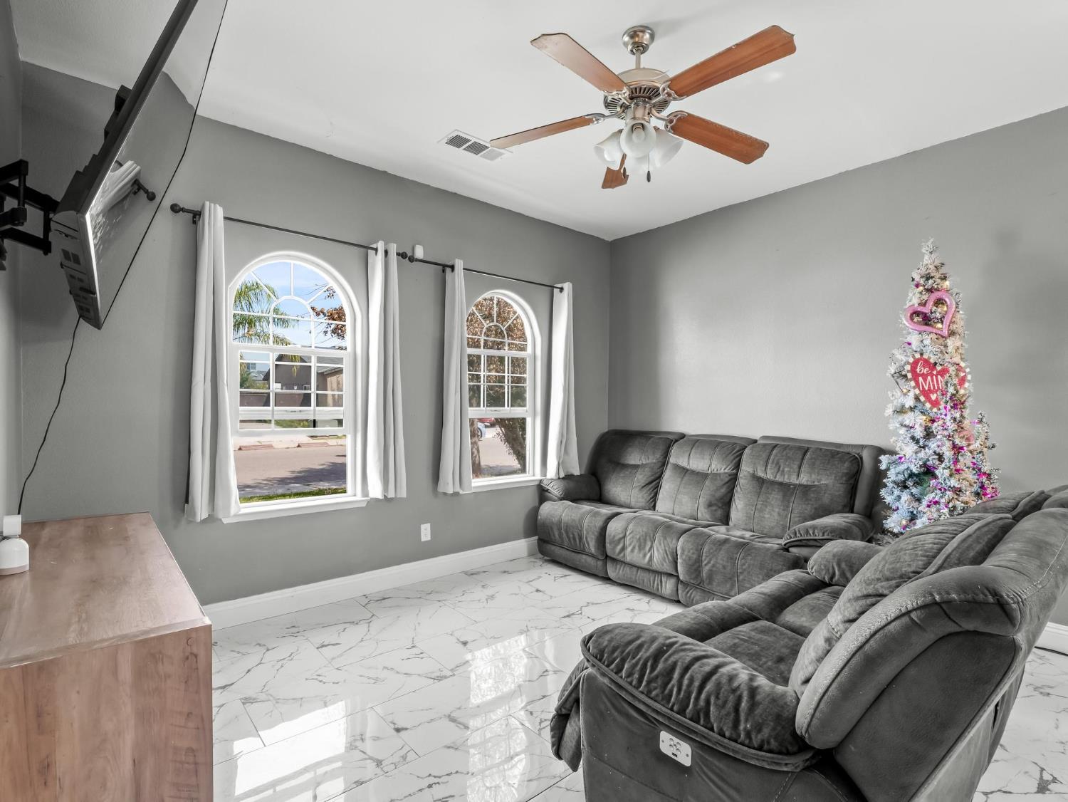 337 Ramona St, Orange Cove, CA 93646