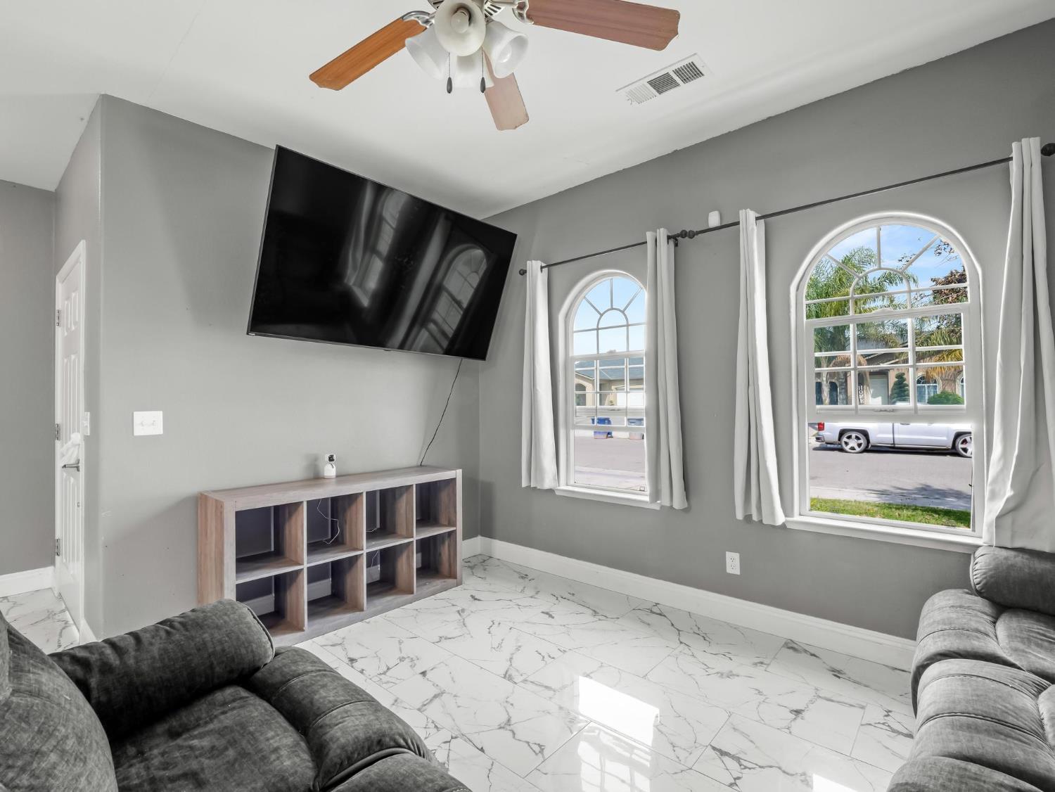 337 Ramona St, Orange Cove, CA 93646