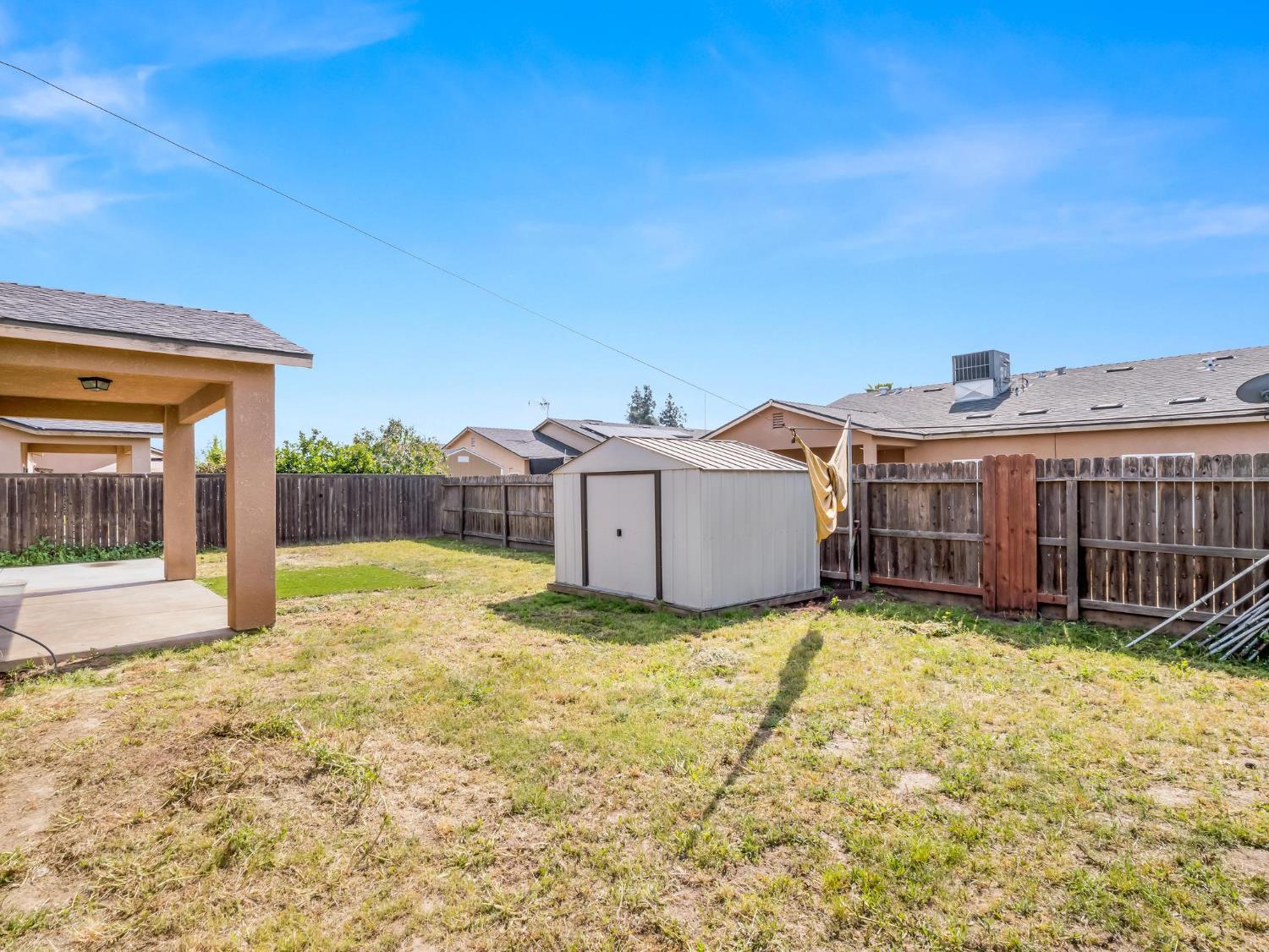 337 Ramona St, Orange Cove, CA 93646