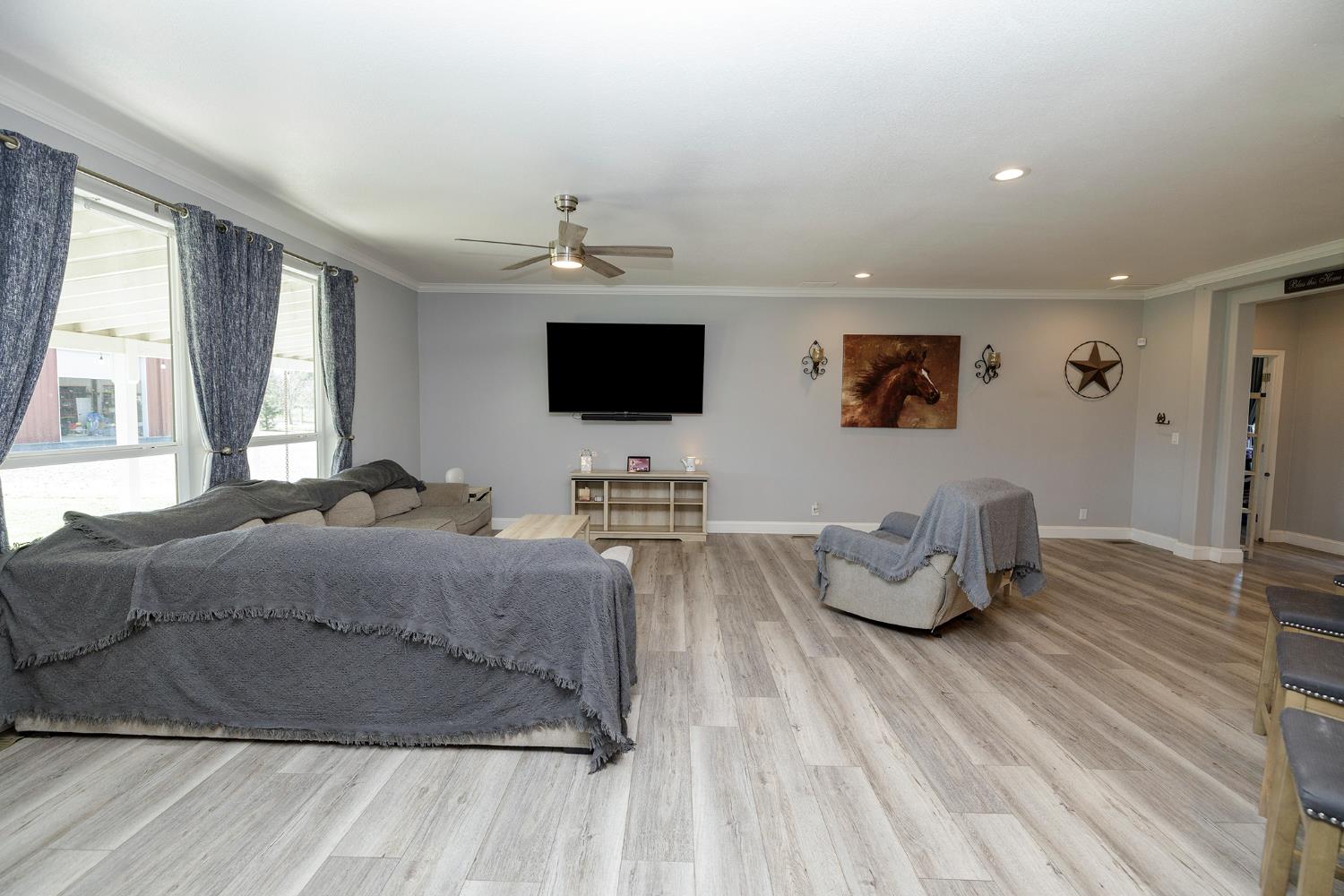 12420 Lancaster Rd, Oakdale, CA 95361