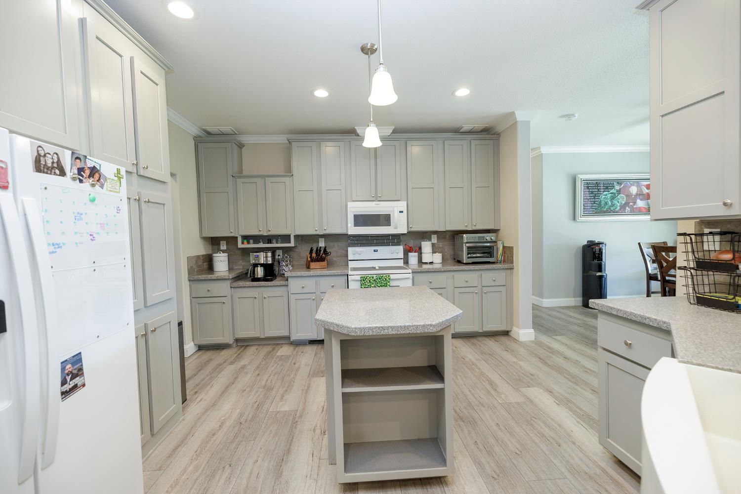 12420 Lancaster Rd, Oakdale, CA 95361