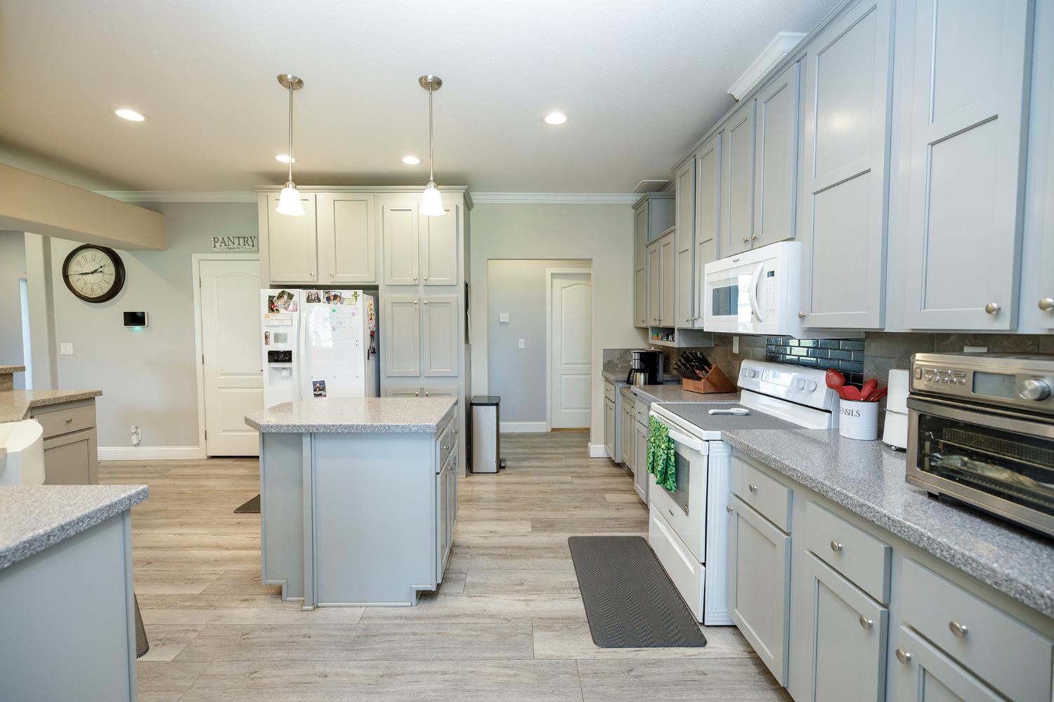 12420 Lancaster Rd, Oakdale, CA 95361