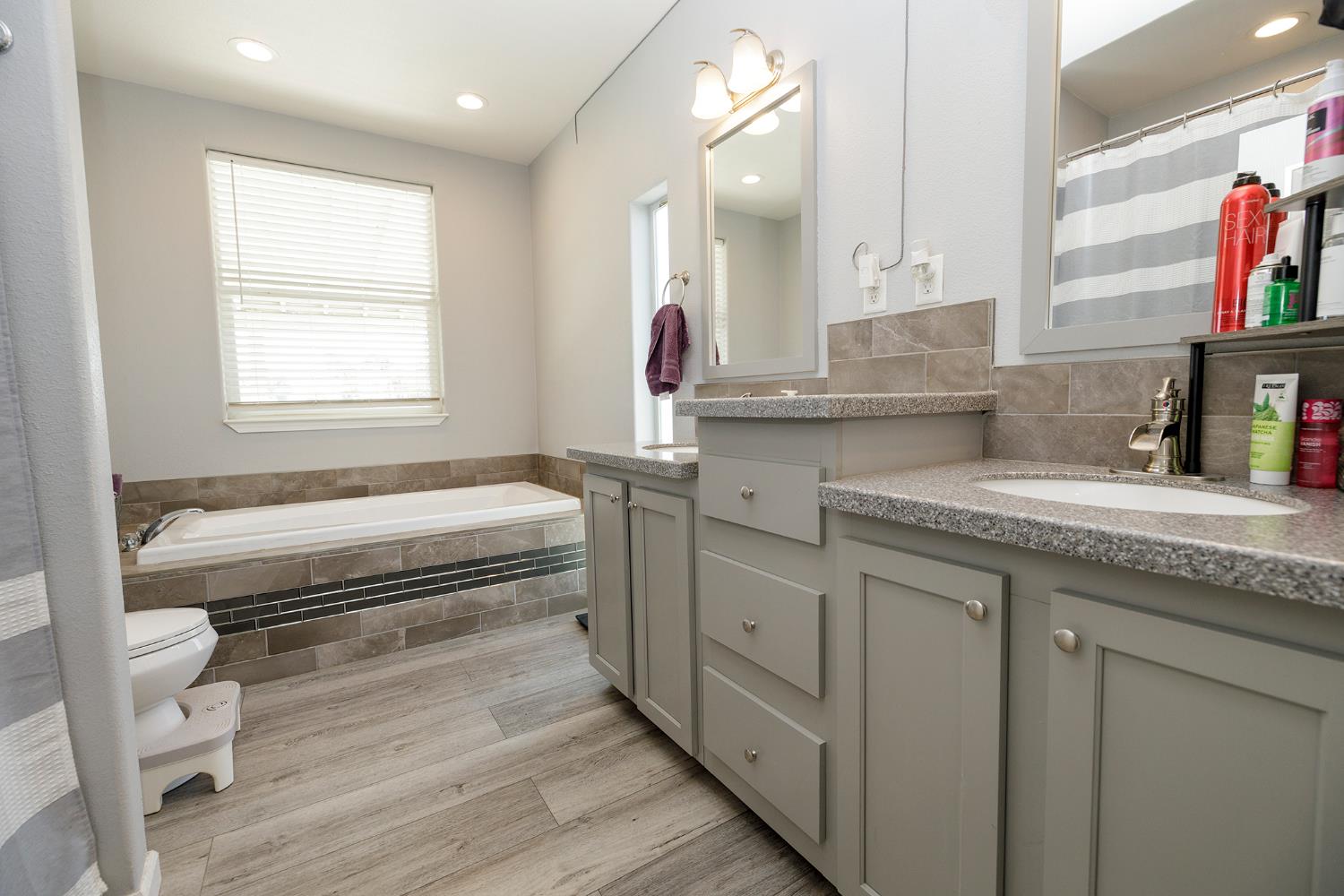 12420 Lancaster Rd, Oakdale, CA 95361