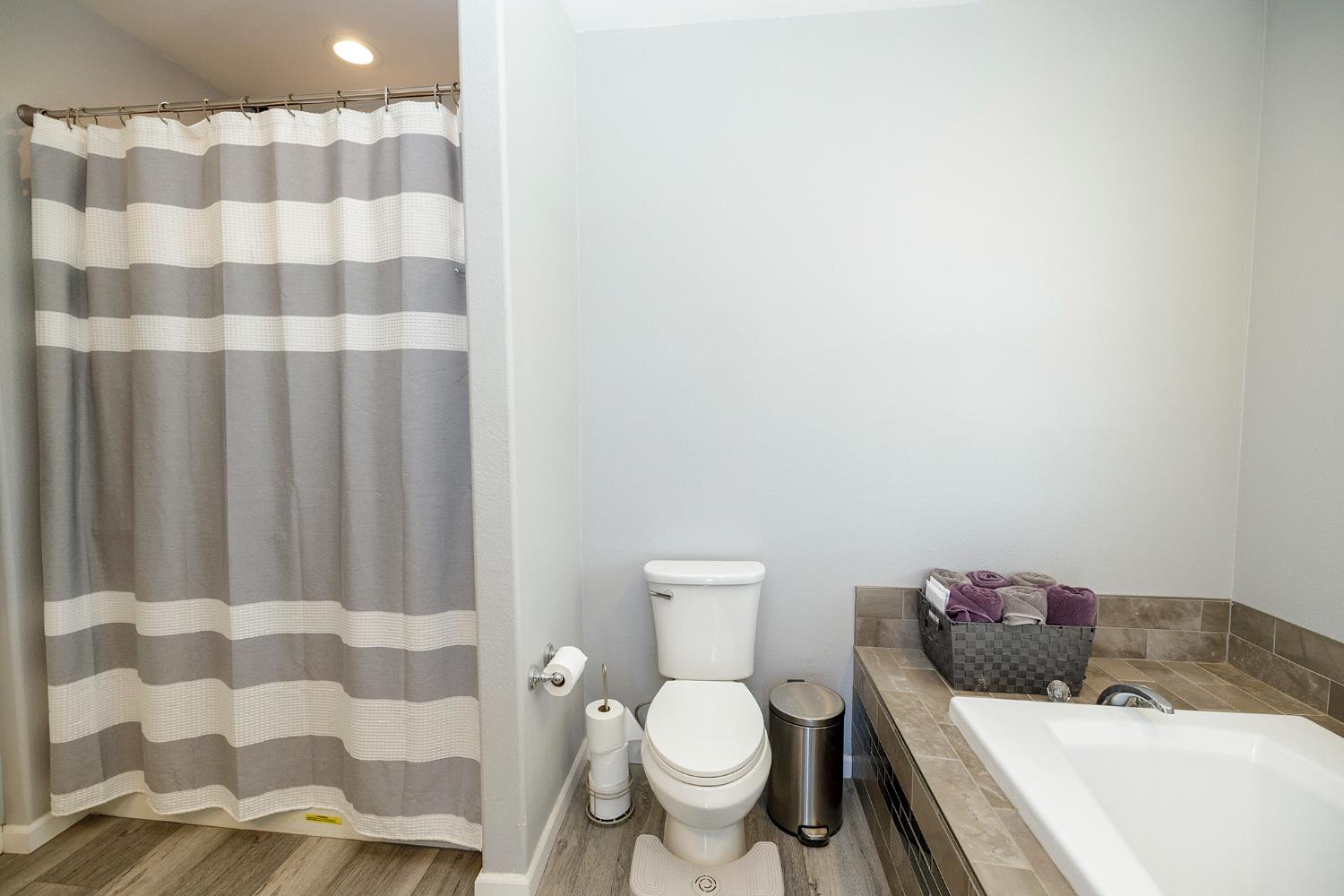 12420 Lancaster Rd, Oakdale, CA 95361