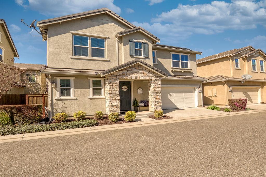 2228 Gallery Dr, Riverbank, CA 95367