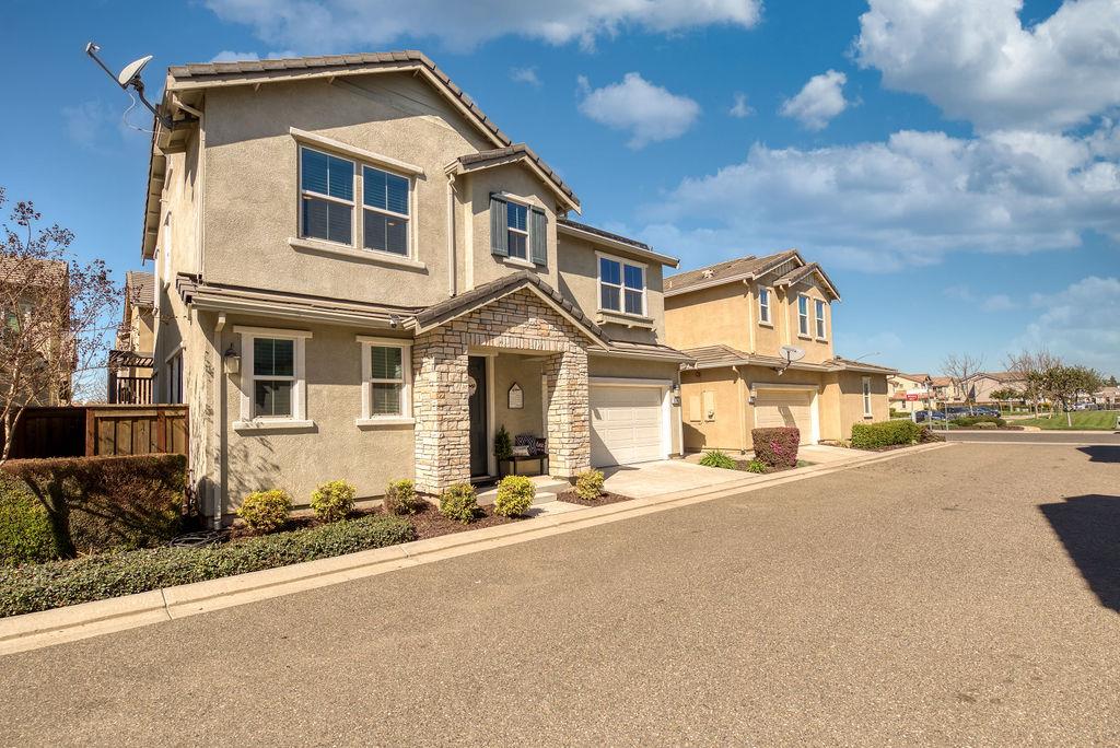 2228 Gallery Dr, Riverbank, CA 95367