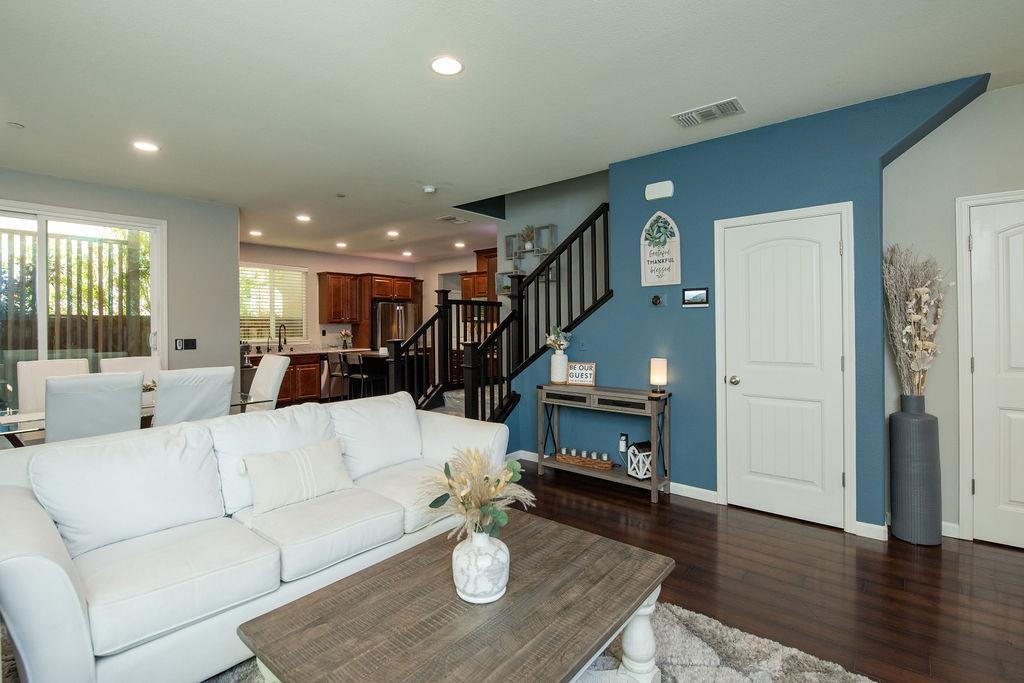 2228 Gallery Dr, Riverbank, CA 95367