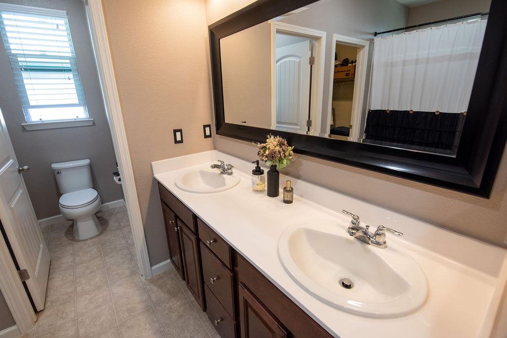 2228 Gallery Dr, Riverbank, CA 95367