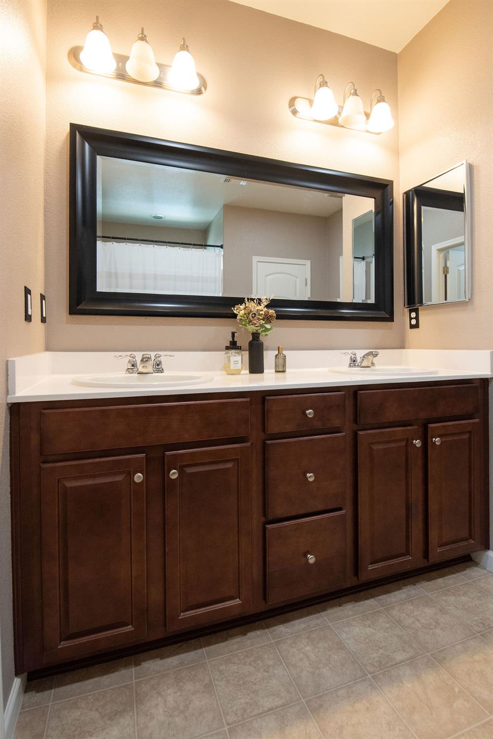 2228 Gallery Dr, Riverbank, CA 95367