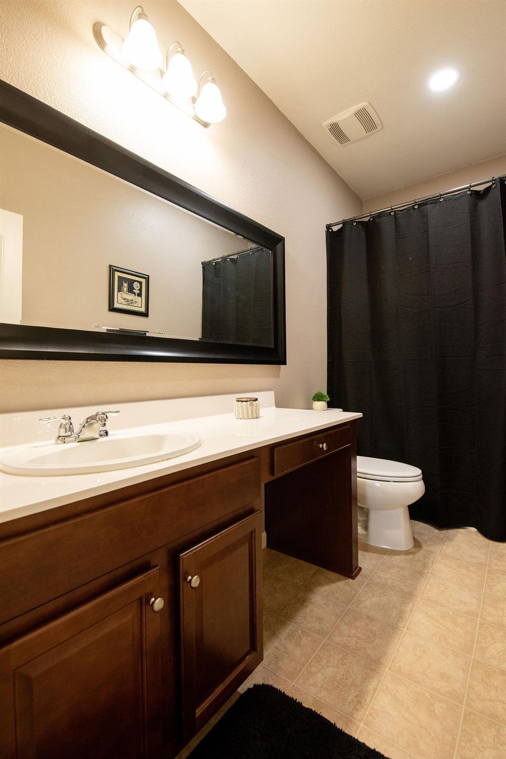 2228 Gallery Dr, Riverbank, CA 95367