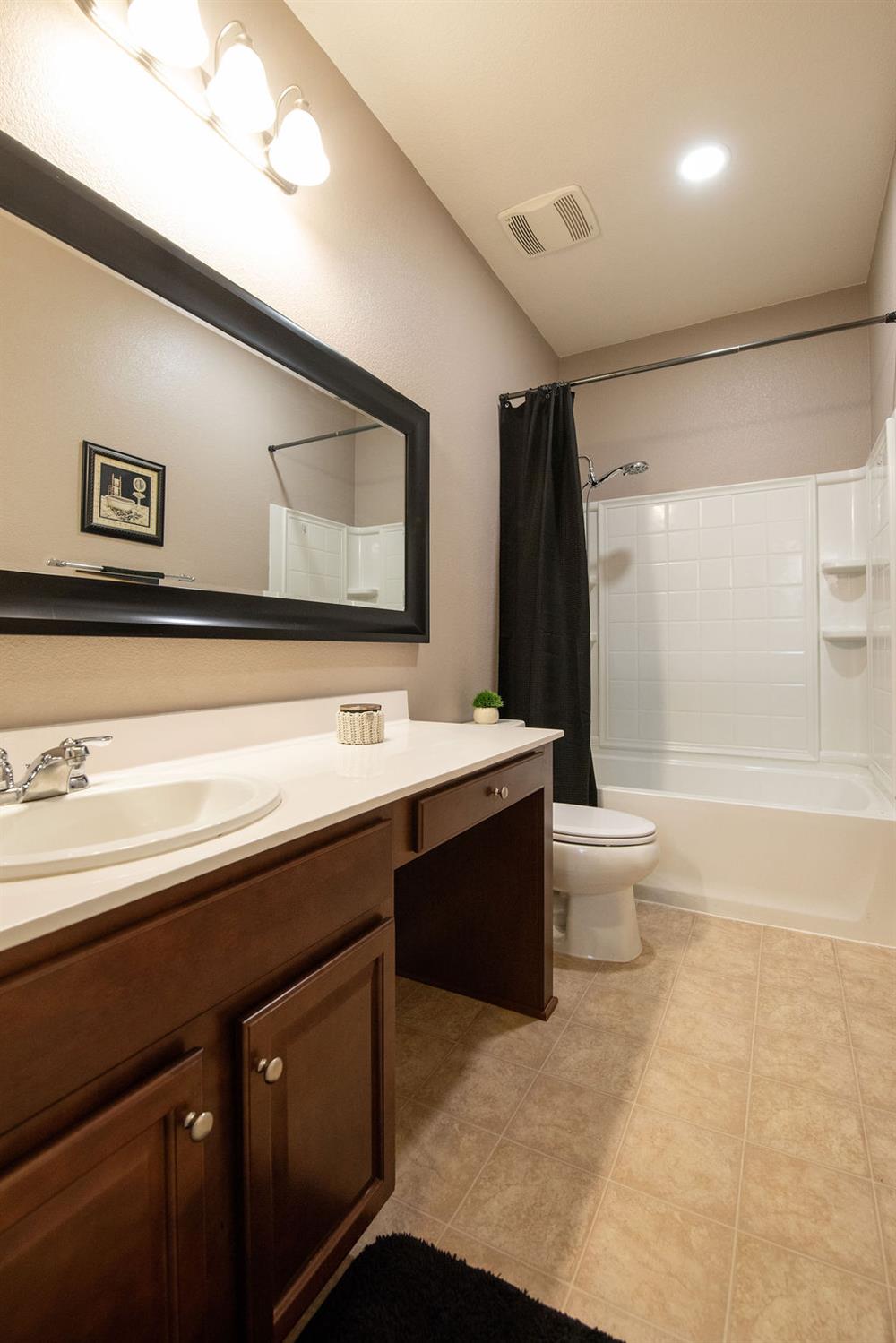 2228 Gallery Dr, Riverbank, CA 95367