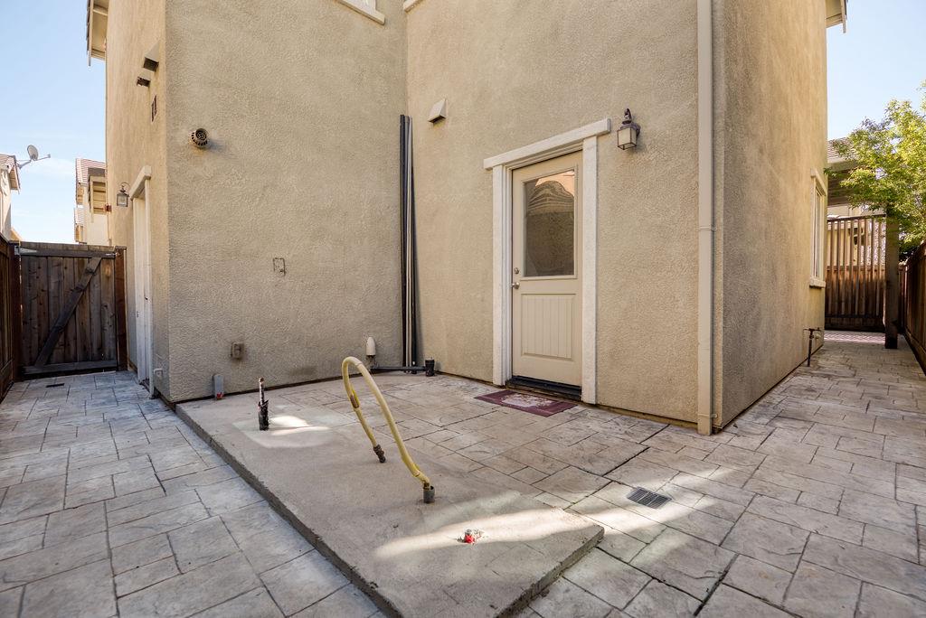 2228 Gallery Dr, Riverbank, CA 95367