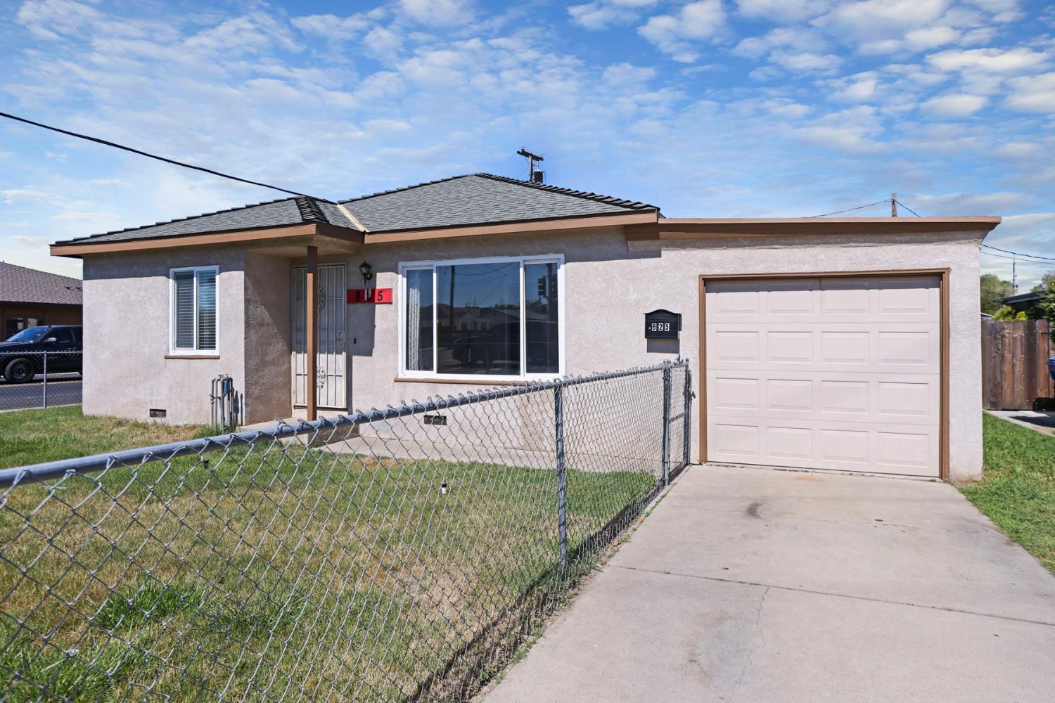 825 W Center St, Manteca, CA 95337