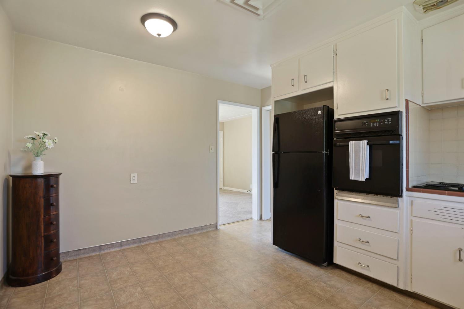 825 W Center St, Manteca, CA 95337