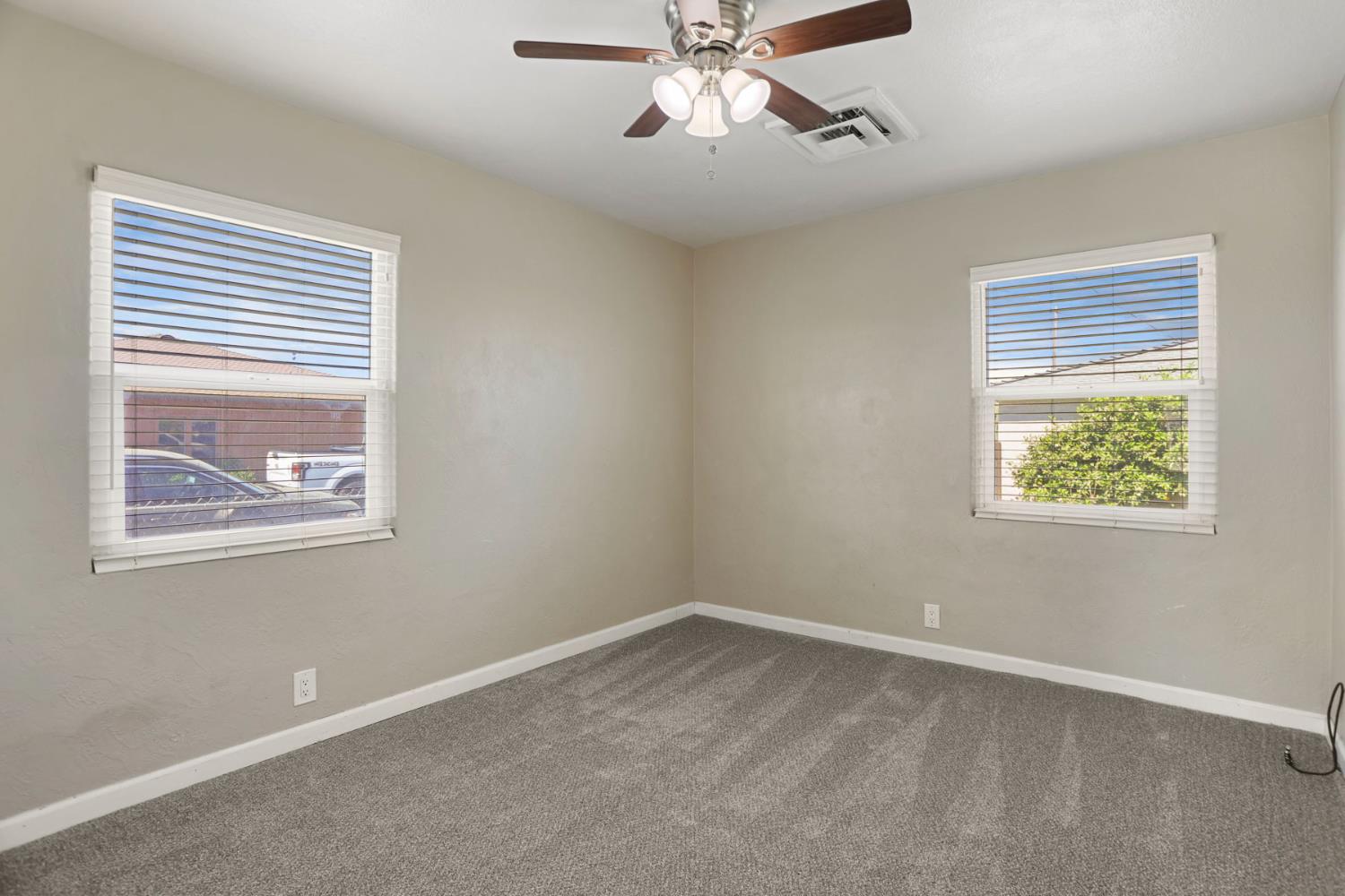 825 W Center St, Manteca, CA 95337