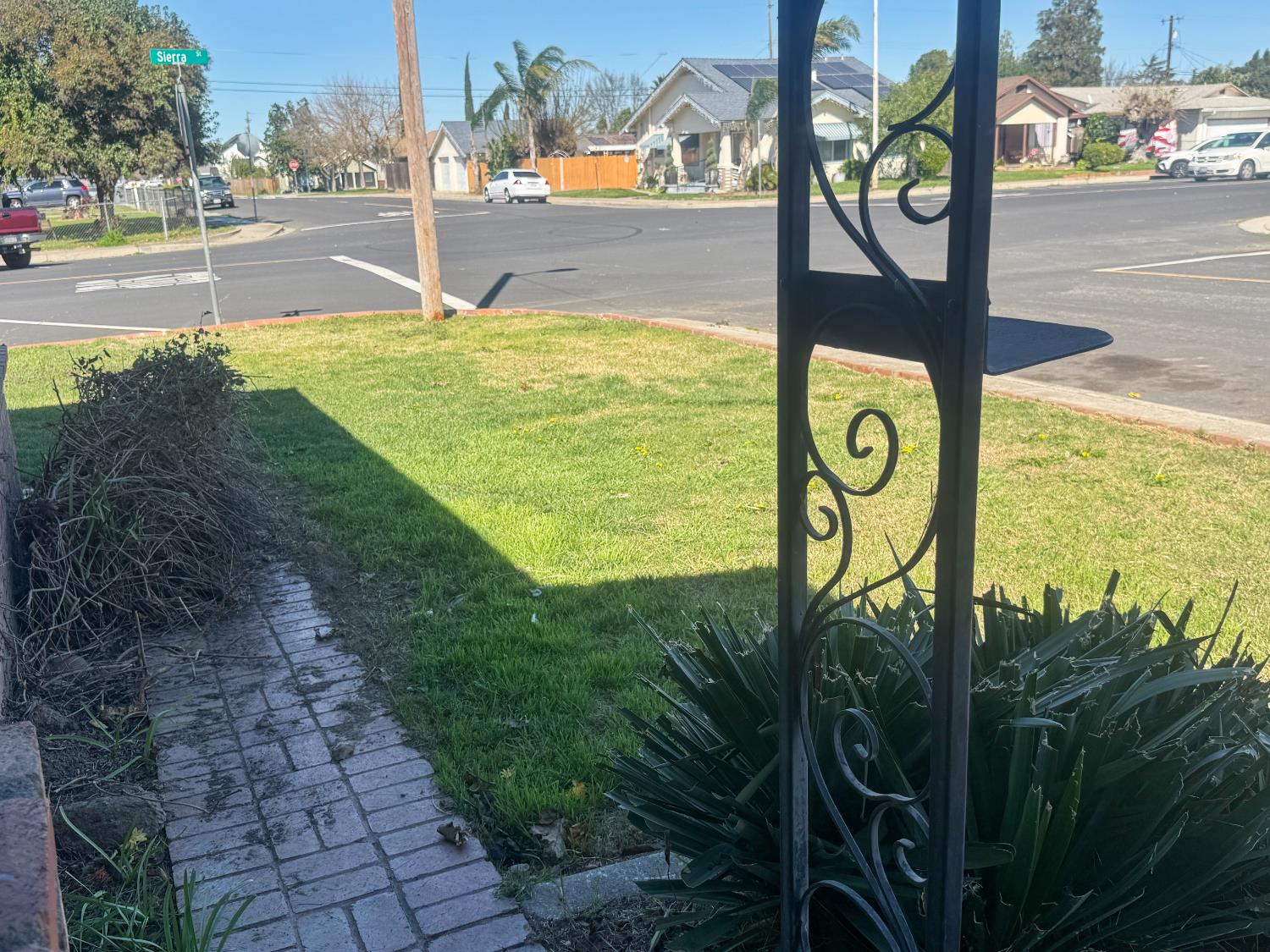 6445 7th St, Riverbank, CA 95367