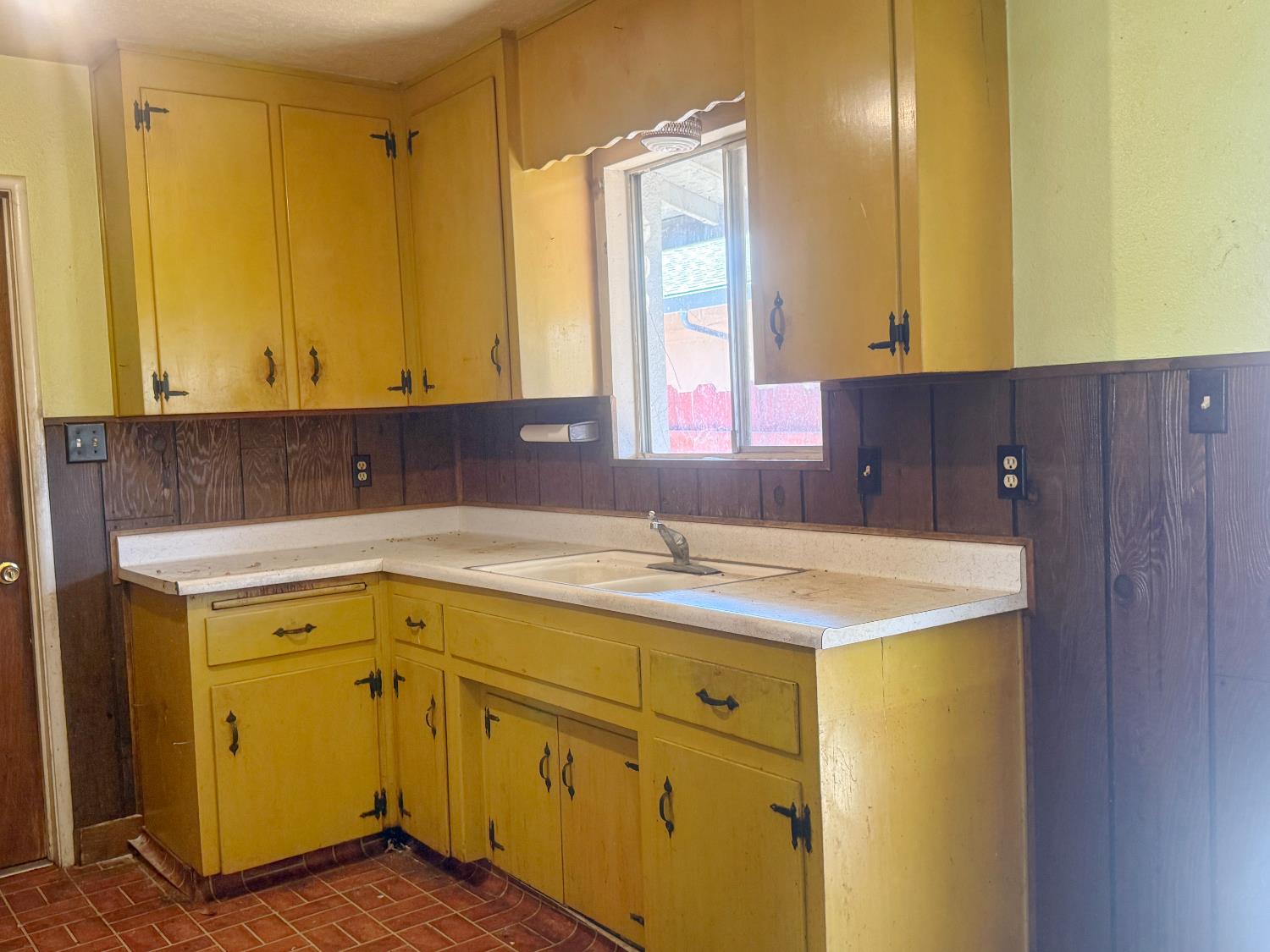 6445 7th St, Riverbank, CA 95367