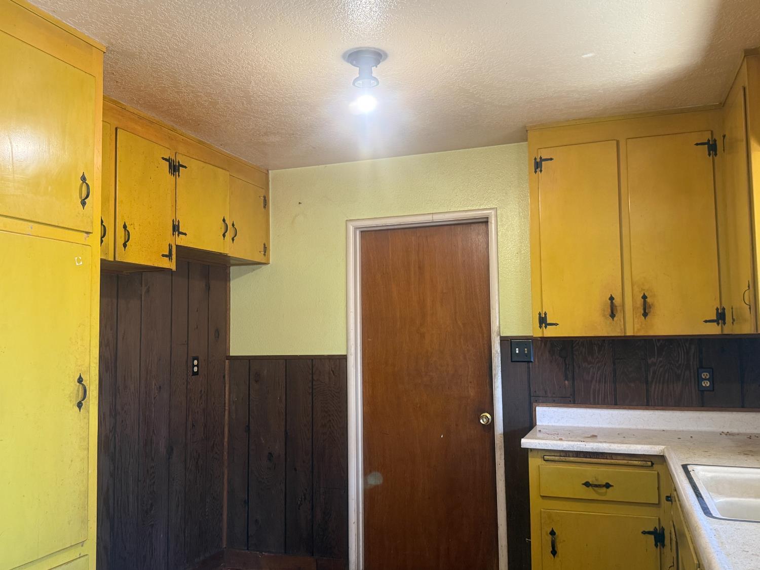 6445 7th St, Riverbank, CA 95367