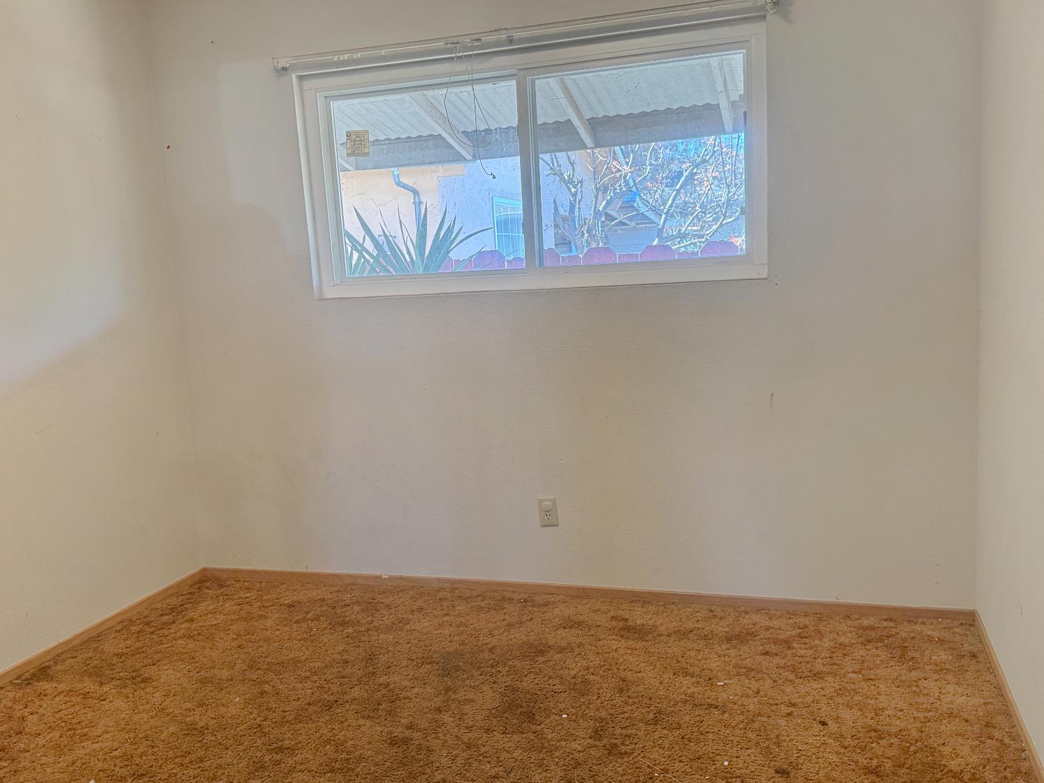 6445 7th St, Riverbank, CA 95367