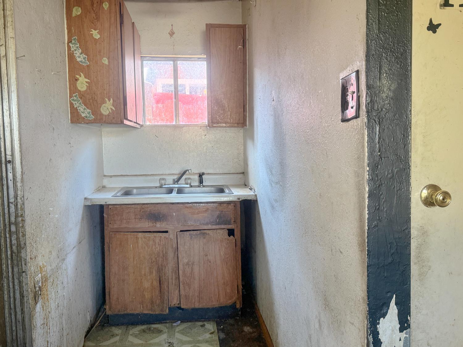 6445 7th St, Riverbank, CA 95367