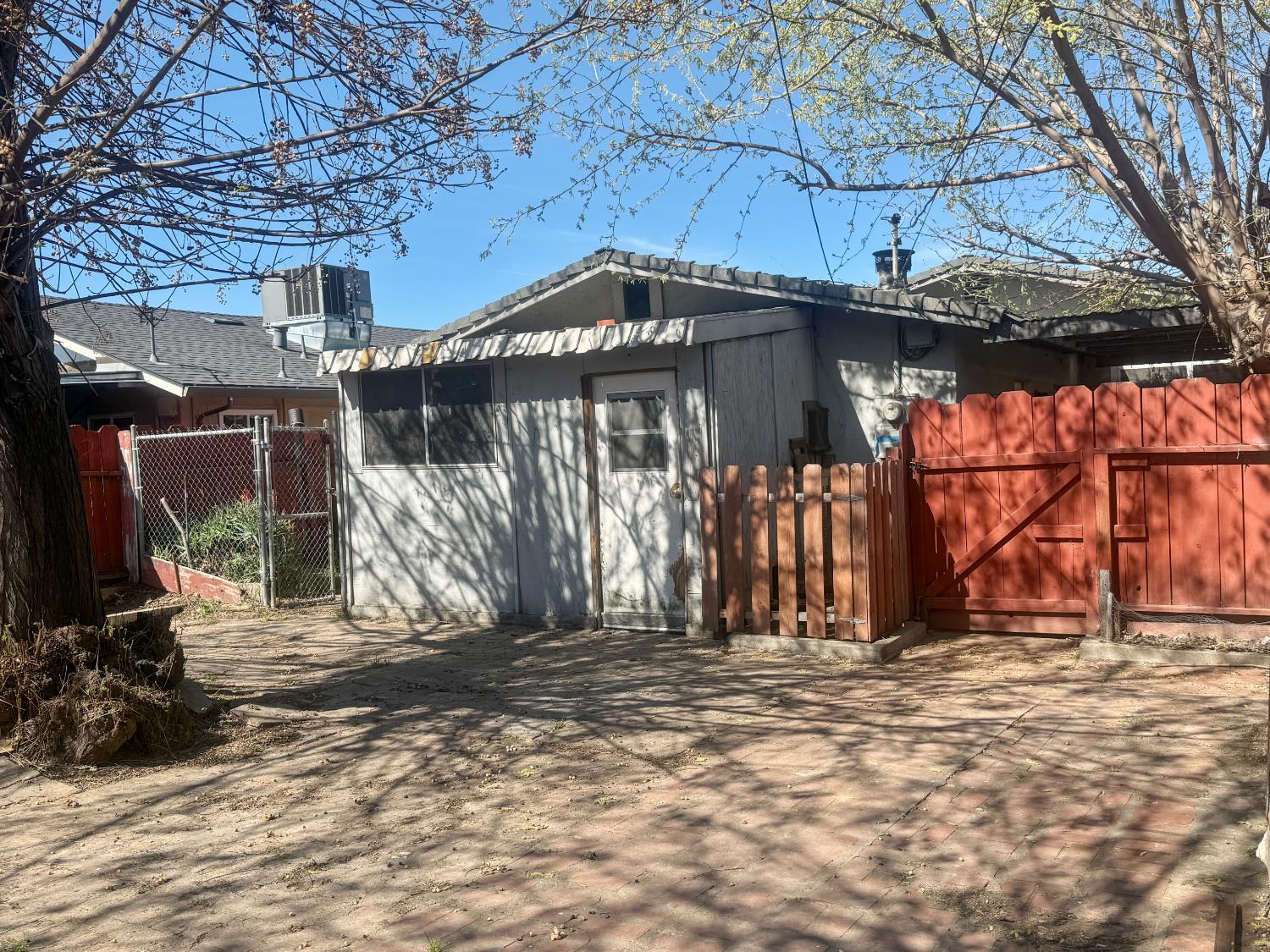 6445 7th St, Riverbank, CA 95367