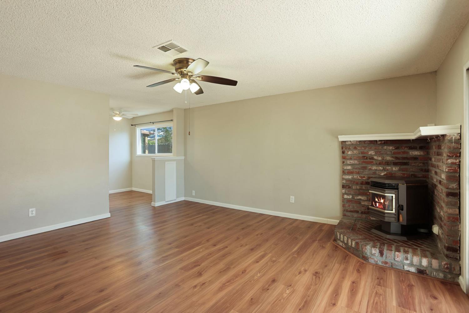 788 Mann Ct, Oakdale, CA 95361