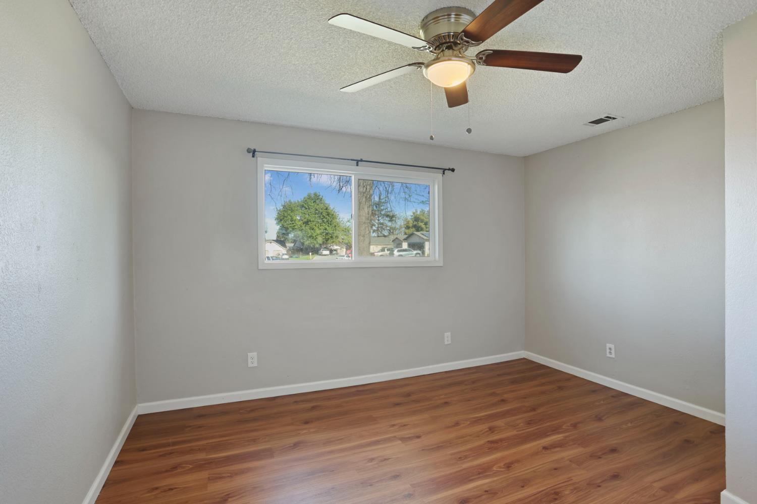 788 Mann Ct, Oakdale, CA 95361