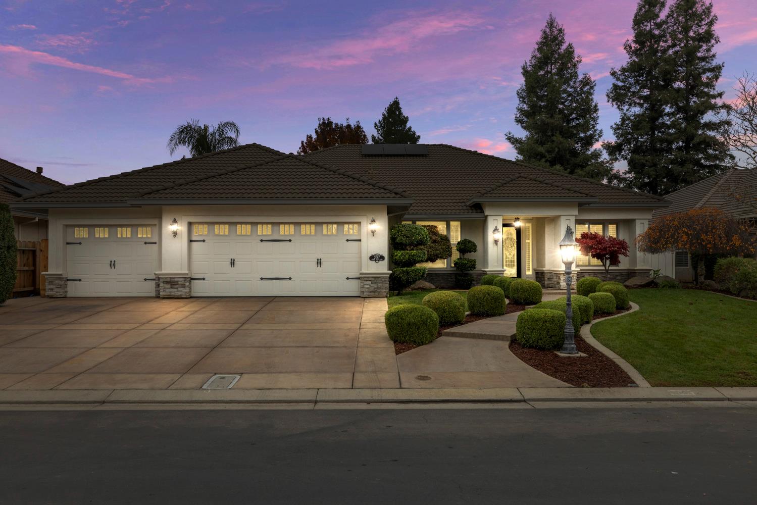 2067 Robin Hood Ln, Merced, CA 95340