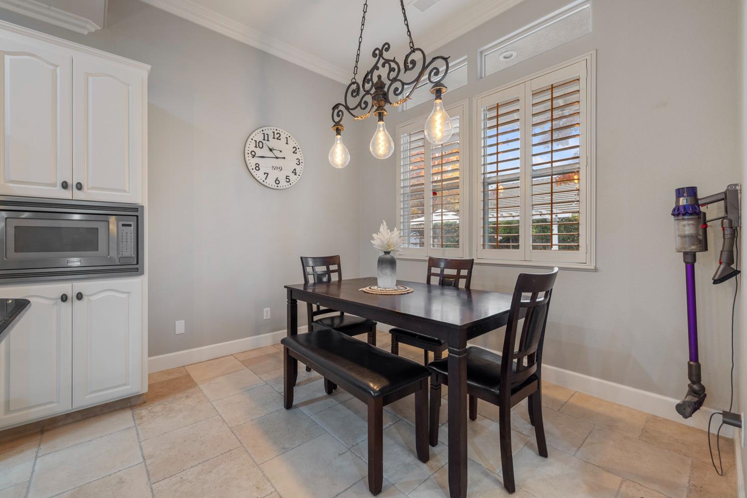 2067 Robin Hood Ln, Merced, CA 95340