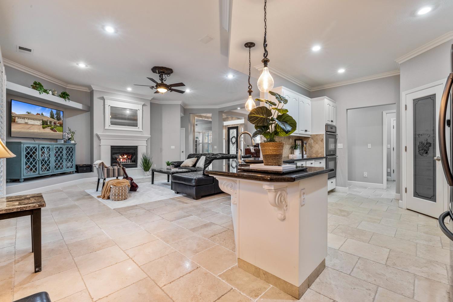 2067 Robin Hood Ln, Merced, CA 95340