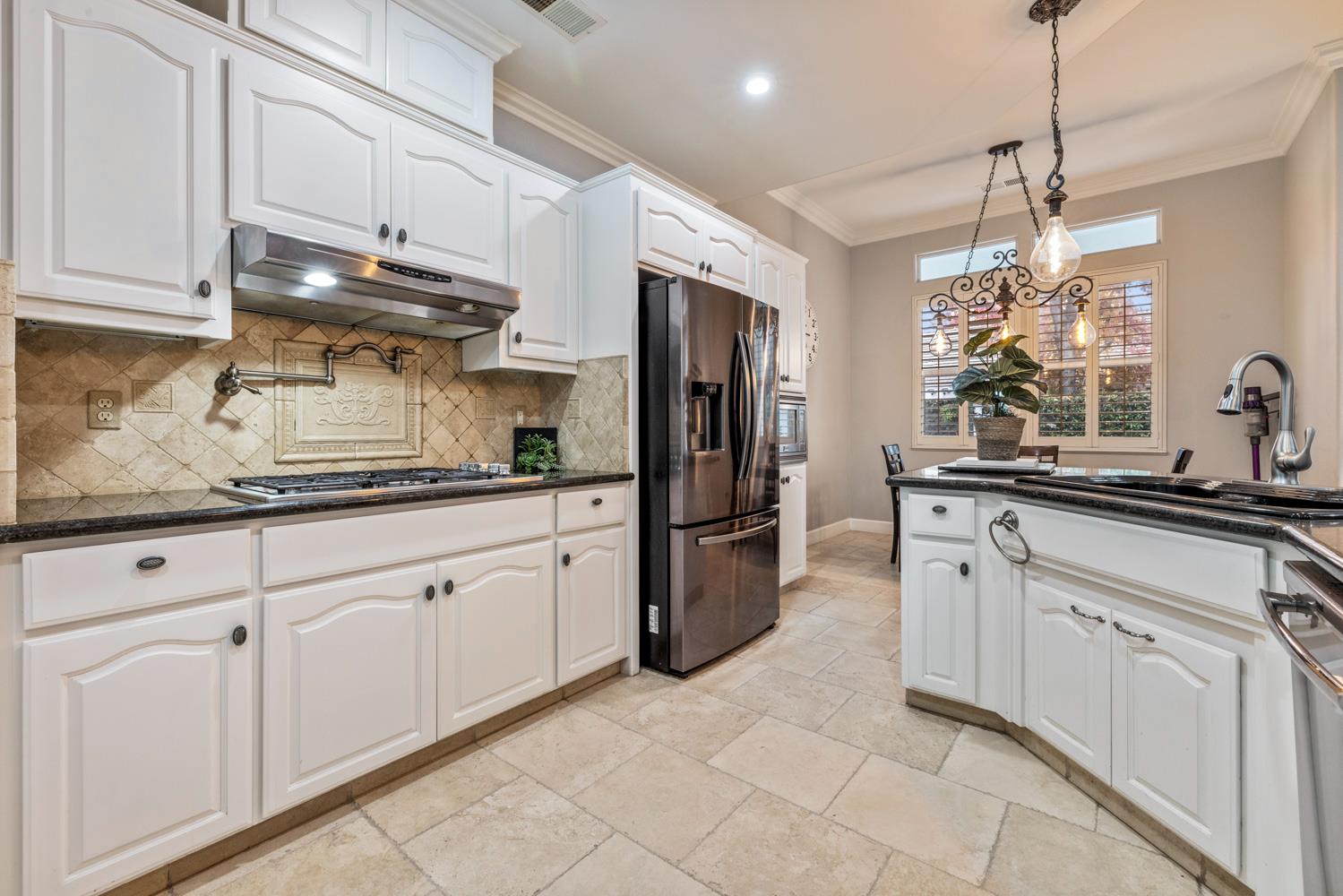 2067 Robin Hood Ln, Merced, CA 95340