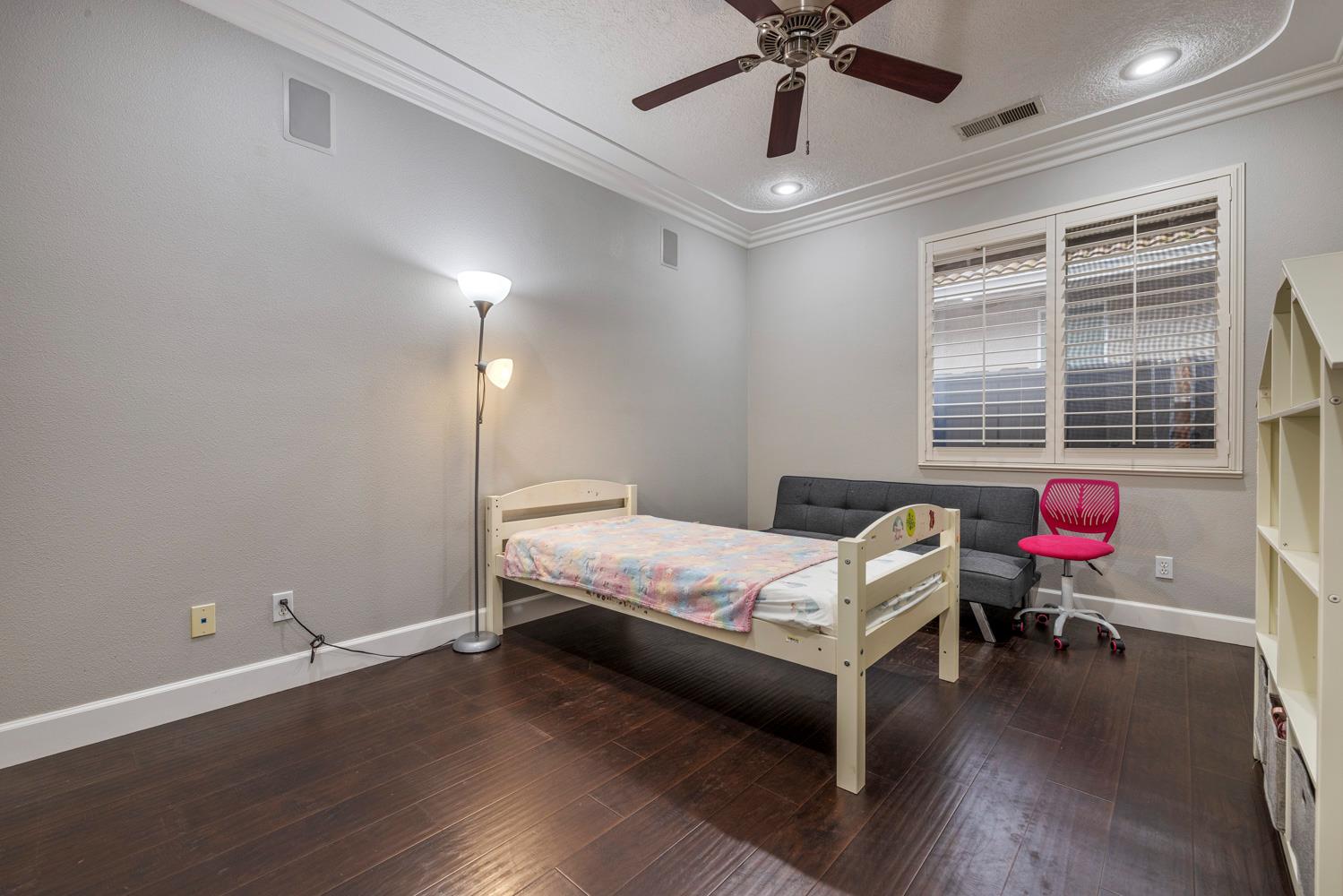 2067 Robin Hood Ln, Merced, CA 95340