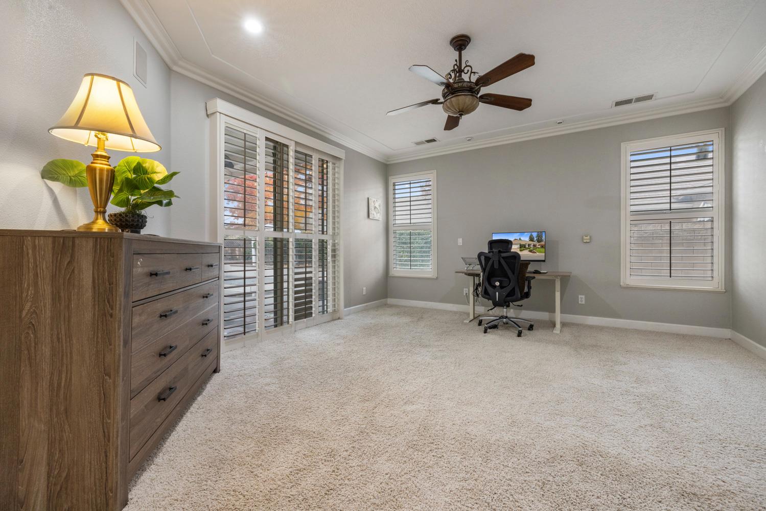 2067 Robin Hood Ln, Merced, CA 95340