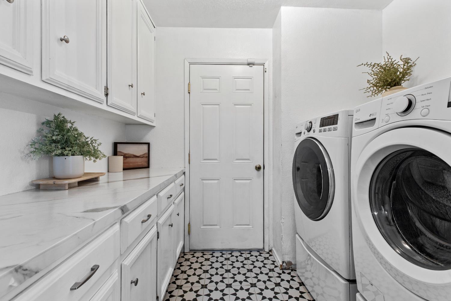 2212 Lavon Ln, Ceres, CA 95307