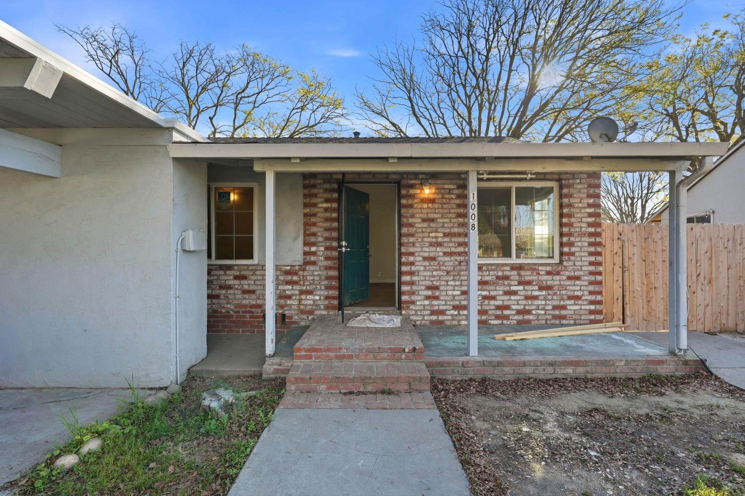 1008 1010 Gemini Ct, Modesto, CA 95355