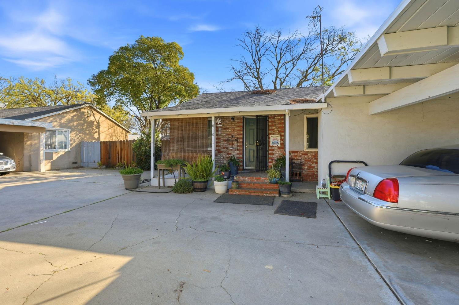 1008 1010 Gemini Ct, Modesto, CA 95355