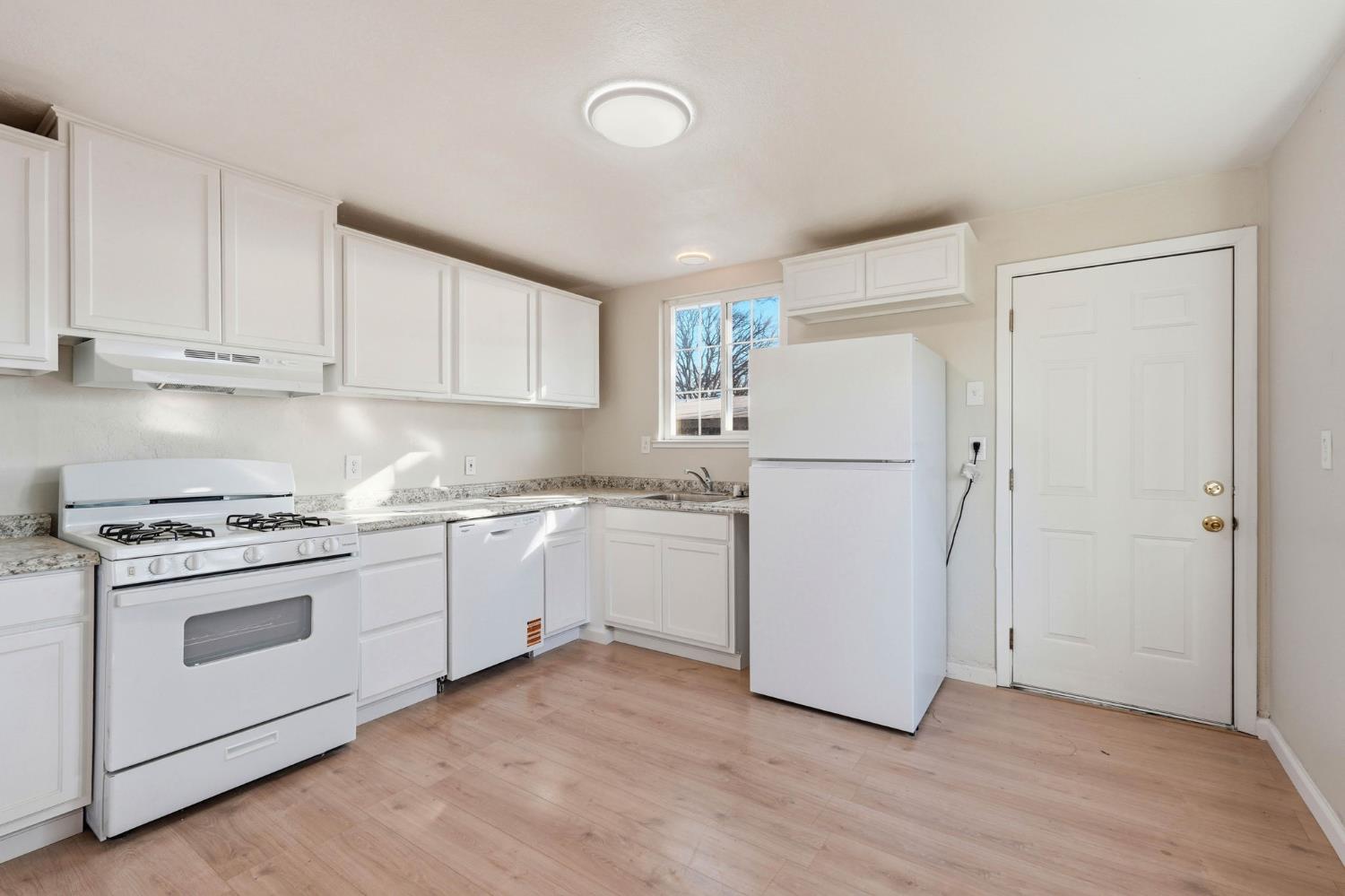 1008 1010 Gemini Ct, Modesto, CA 95355