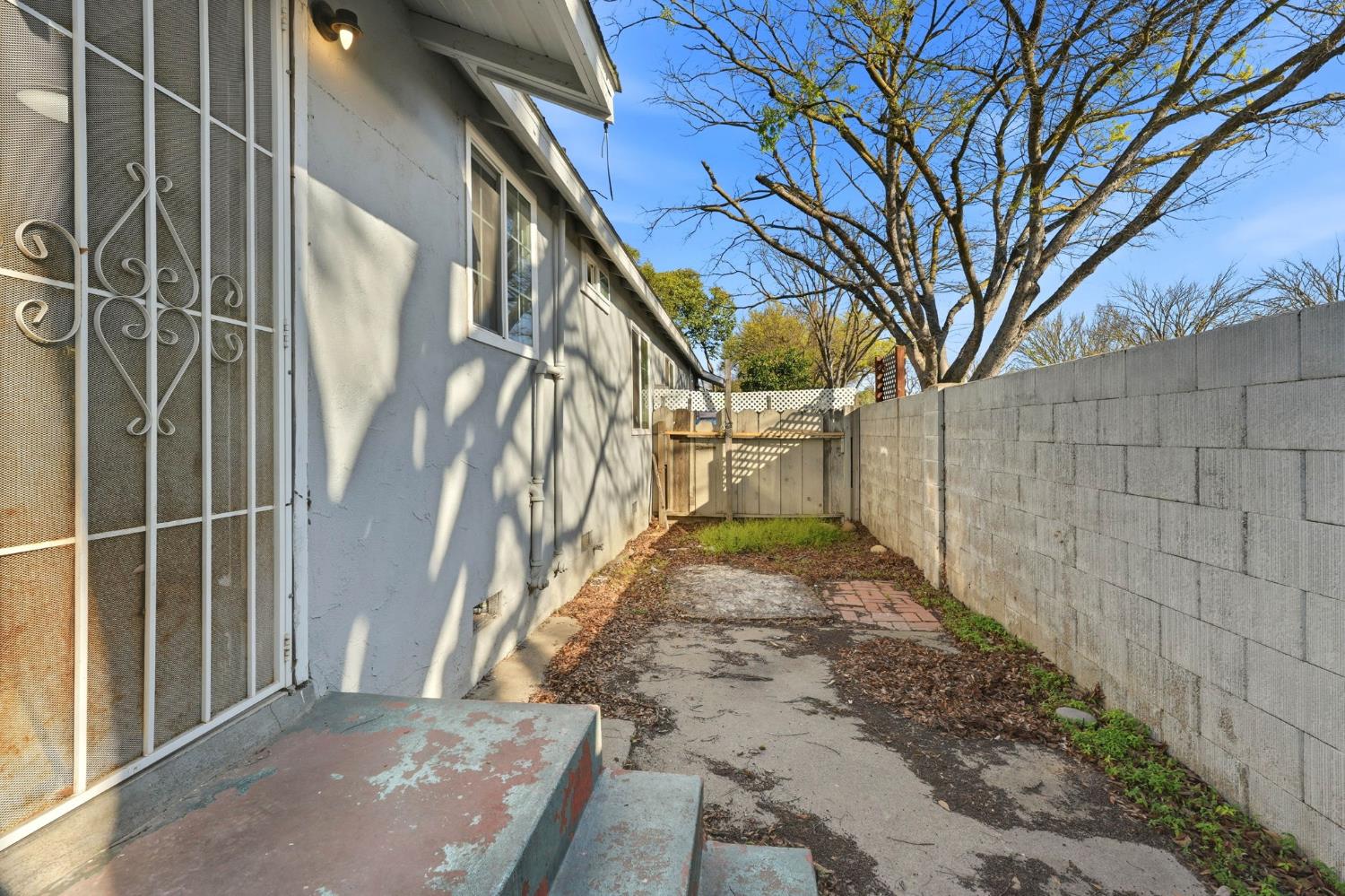 1008 1010 Gemini Ct, Modesto, CA 95355