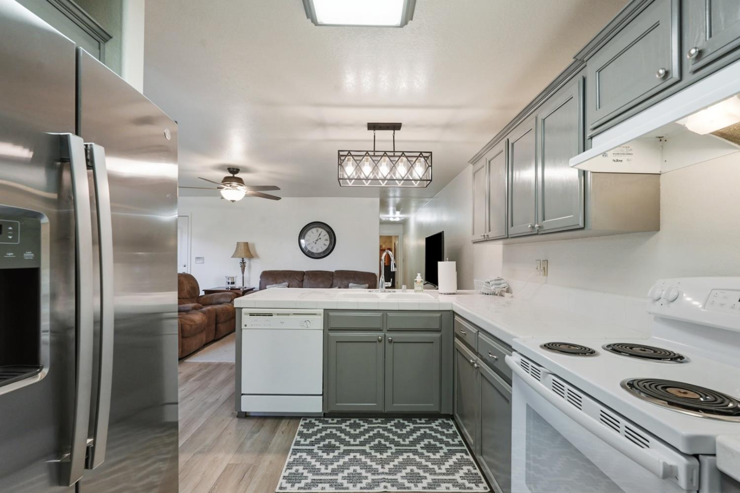 208 Riverside Ave, Chowchilla, CA 93610