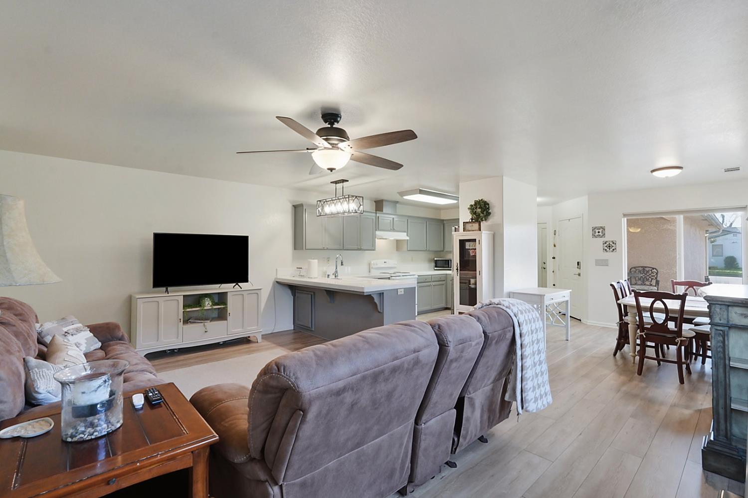 208 Riverside Ave, Chowchilla, CA 93610