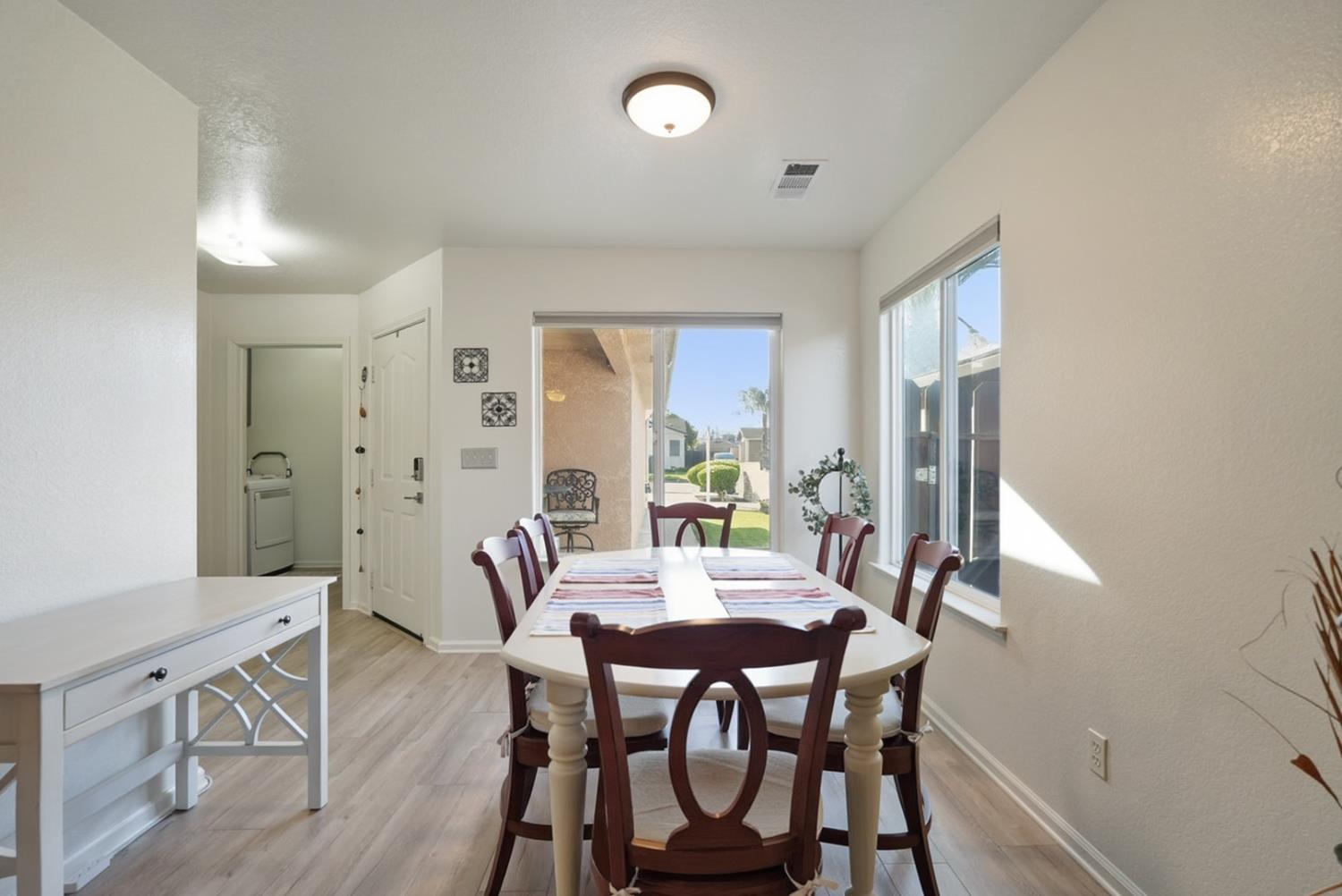 208 Riverside Ave, Chowchilla, CA 93610