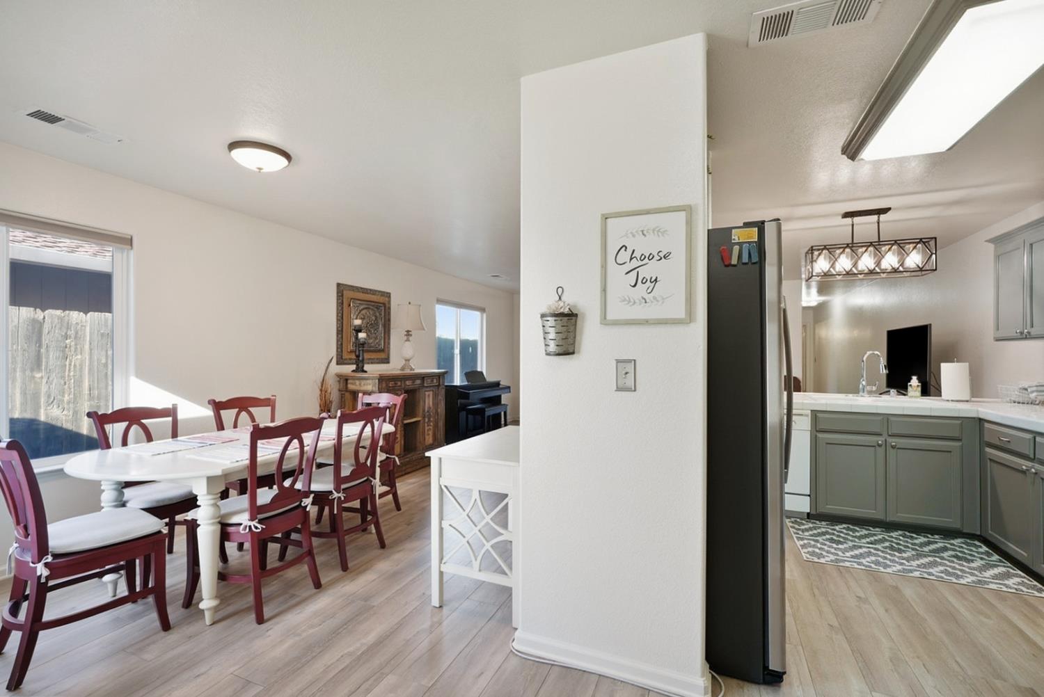 208 Riverside Ave, Chowchilla, CA 93610